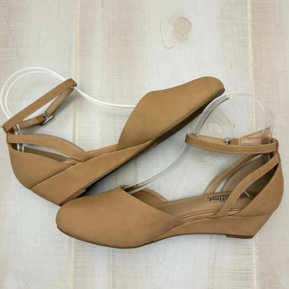 City Classified Nude Ankle Strap Closed Toe Block Heel Pumps Women’s Size 8.5 - Picture 6 of 11